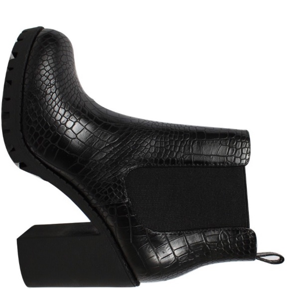 BLACK Croc Soda Booties. - Picture 7 of 9